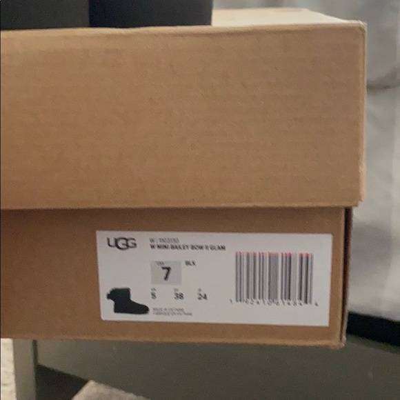 Uggs - Picture 3 of 4